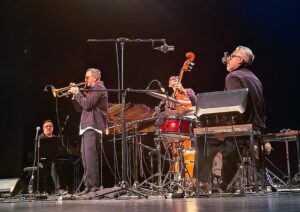 Avishai Cohen u Kerempuhu: Jazz misa za izgubljene iluzije (i poneku zalutalu nadu)