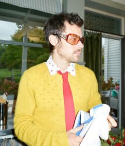 Harry Styles predstavlja "Aperture" – prvi singl s nadolazećeg albuma "Kiss All the Time. Disco, Occasionally."